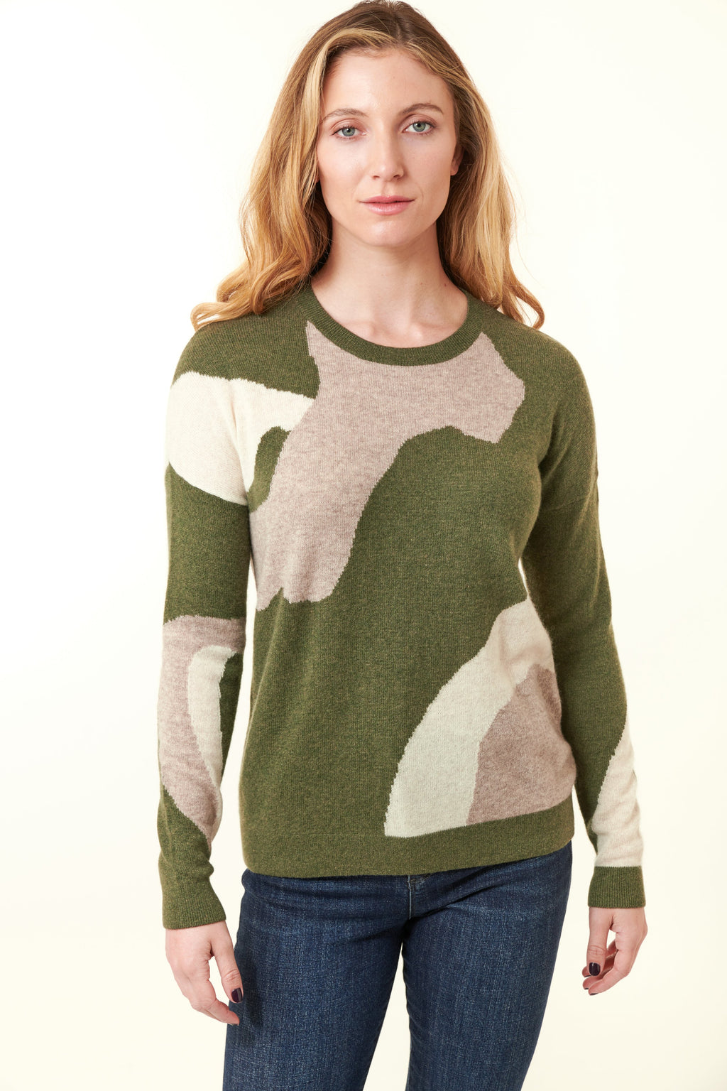Kokun 4 ply cashmere long sleeve crew sweater in camoflauge olive