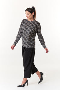 -Italian Designer CollectionAmici for Baci, organic Cotton elastic cropped trouser pant with side points