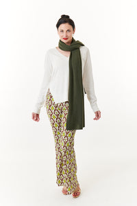 Kier & J, Cashmere long scarf in Olive-Luxury Knitwear
