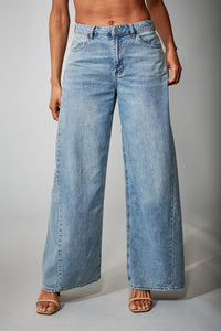 Tractr Jeans, High Waisted Wide Leg Curved Outseam in Light Wash-New Bottoms