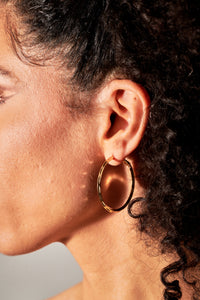 Theia Jewelry, Hoops, Diamond cut hoop earrings in Gold finish, Medium-Accessories