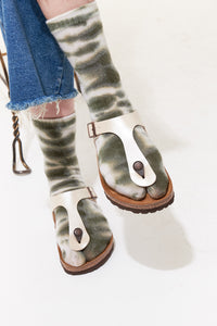 -High End AccessoriesCrush Cashmere, Sustainable Cashmere crew socks in tye dye olive