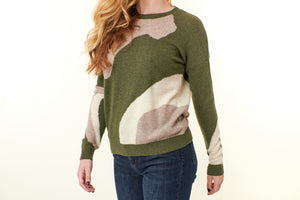 Kokun, 4 ply cashmere, long sleeve crew sweater in camoflauge olive-