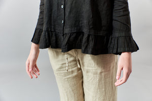 Haris Cotton, organic linen ruffled shirt jacket in black-