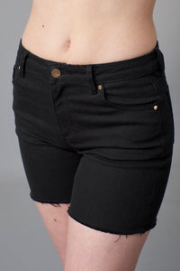 Tractr Jeans, black Denim, shorts with raw hem-