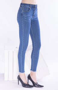 Tractr Jeans,mid rise skinny jean fray hem medium wash-